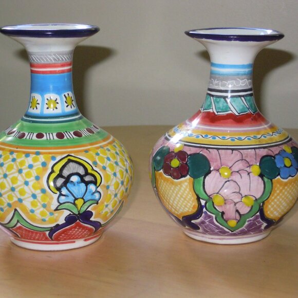 Two Hand Painted 5" Pottery Mexico Mexican Vase Hernandez Talavera Floral - Picture 2 of 3